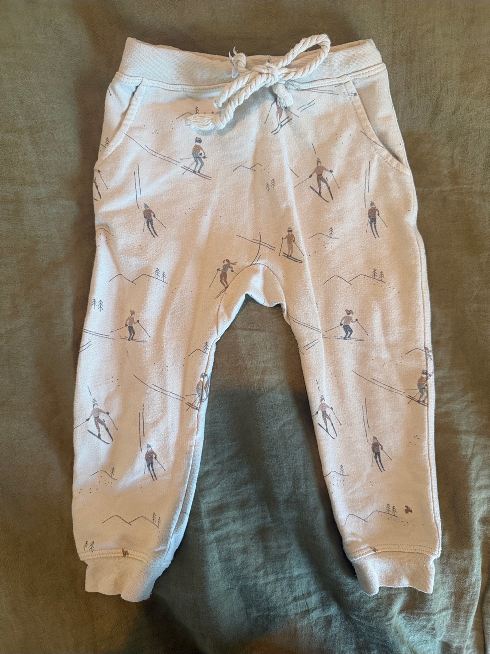 Rylee + Cru Cream Ski-Print Joggers